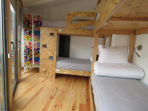 House Petit Lusa : photo 6 de la chambre chambre familiale avec salle de bains privative