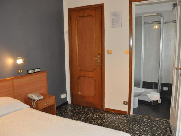 Hotel Vittoriano : photo 7 de la chambre chambre quadruple
