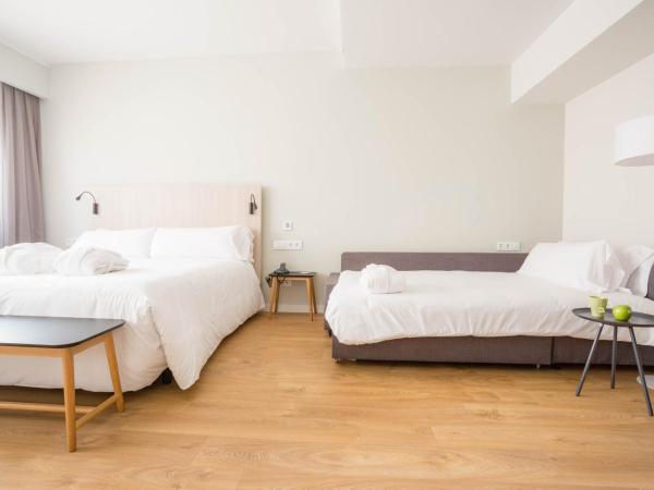 ARTIEM Madrid : photo 4 de la chambre chambre triple de luxe (2 adultes + 1 enfant)