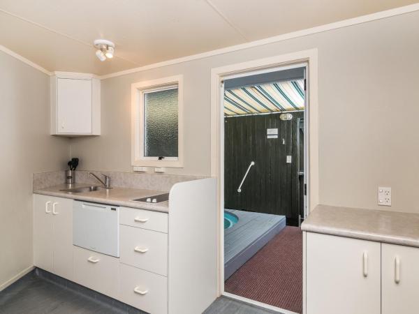 Phoenix Thermal Resort - Taupo : photo 8 de la chambre studio avec piscine spa minérale