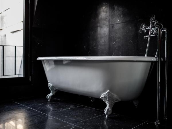 Le Pigalle, a Member of Design Hotels : photo 3 de la chambre suite « pigalle 35 »