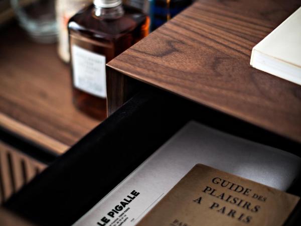 Le Pigalle, a Member of Design Hotels : photo 7 de la chambre chambre double de luxe « pigalle 21 »