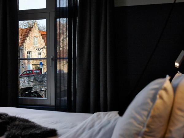 Hotel Monsieur Ernest : photo 1 de la chambre chambre double supérieure - vue sur canal