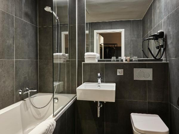 Hotel Monsieur Ernest : photo 6 de la chambre chambre double standard - vue sur canal