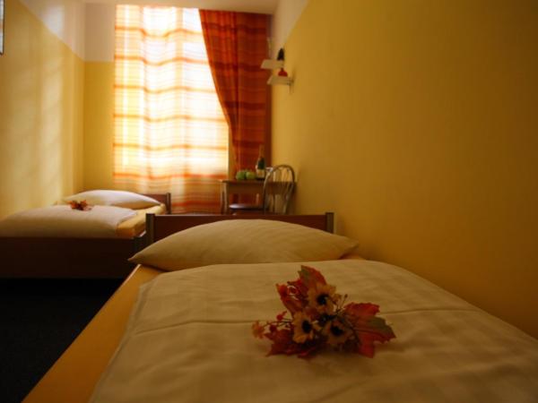 Hotel-Pension Insor : photo 2 de la chambre chambre triple