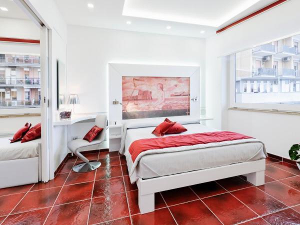 La Madegra Seasuite : photo 2 de la chambre chambre familiale - vue latérale sur mer