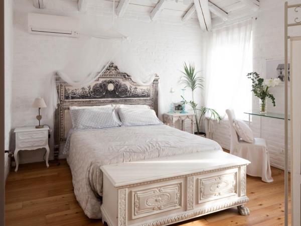 Bed & Breakfast Canova : photo 1 de la chambre chambre lit king-size - vue sur jardin