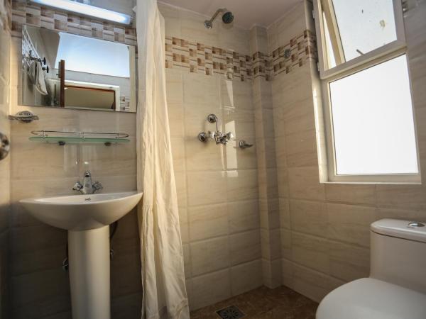 Nirvana Home : photo 4 de la chambre chambre lit king-size avec balcon