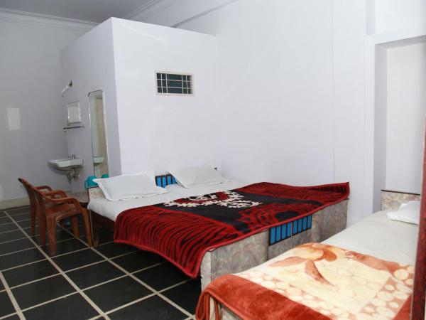 Hotel Ramnivas : photo 2 de la chambre standard triple room with air cooler