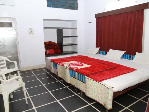 Hotel Ramnivas : photo 5 de la chambre standard triple room with air cooler