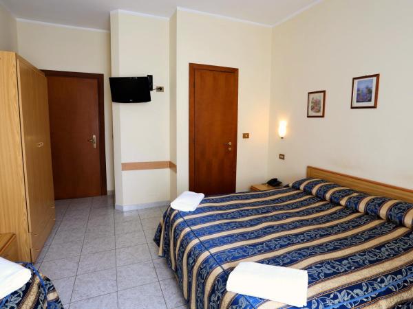 Hotel Loreto : photo 5 de la chambre chambre triple
