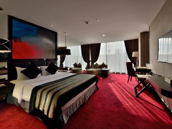 Amaroossa Cosmo Jakarta : photo 8 de la chambre chambre lit king-size exécutive