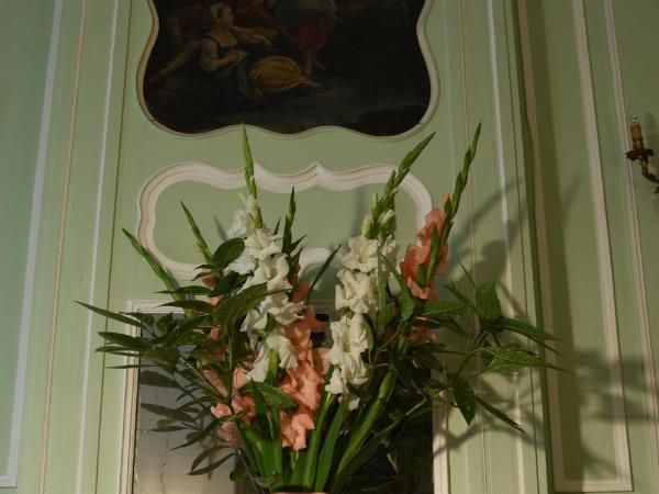 Château Hôtel de Warenghien : photo 9 de la chambre chambre double ou lits jumeaux de la baronne - 1