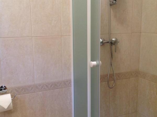 Attila Apartmanház : photo 6 de la chambre grande chambre double