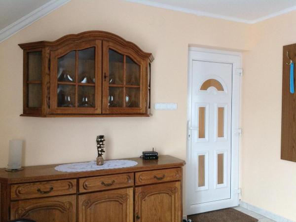 Attila Apartmanház : photo 7 de la chambre suite familiale avec balcon