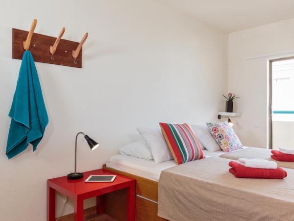 STAY Rhodes Hostel & Bar : photo 2 de la chambre chambre double avec salle de bains commune