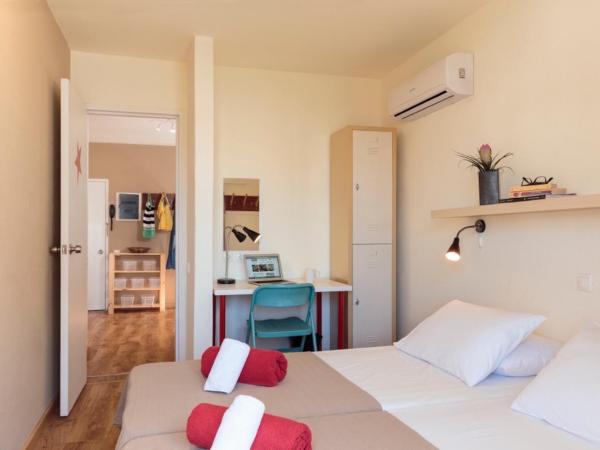 STAY Rhodes Hostel & Bar : photo 3 de la chambre chambre double avec salle de bains commune