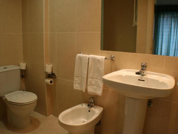 Hotel Picos De Europa : photo 2 de la chambre chambre lits jumeaux