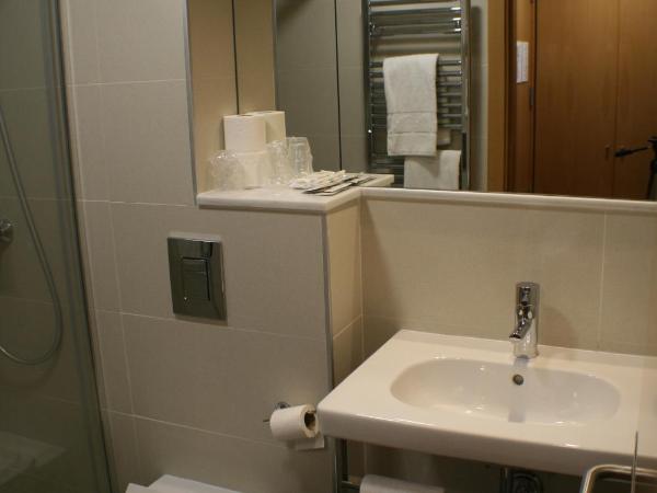 Hotel Picos De Europa : photo 2 de la chambre chambre double supérieure