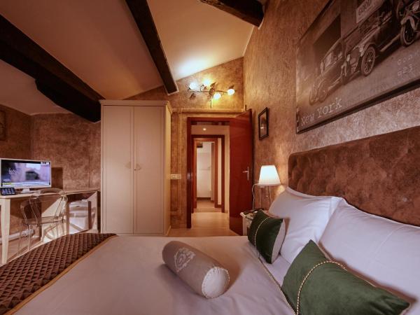 Villa Tower Inn : photo 5 de la chambre chambre triple mansardée - vue sur tour