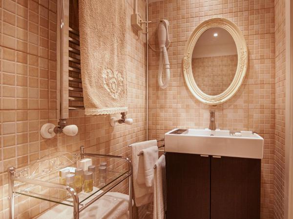 Villa Tower Inn : photo 6 de la chambre chambre triple mansardée - vue sur tour