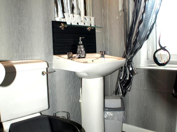 Vaila Guest House : photo 9 de la chambre chambre simple avec douche et toilettes communes