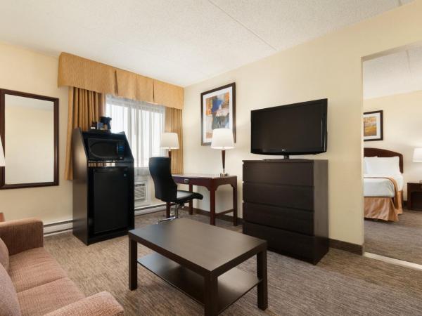 Travelodge by Wyndham Edmonton South : photo 4 de la chambre suite studio queen - non-fumeurs
