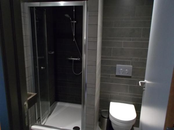 Brxxl 5 City Centre Hostel : photo 2 de la chambre dortoir privé pour 5 personnes