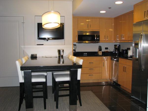 Suites at Elara Las Vegas Strip-No Resort Fees : photo 10 de la chambre suite 1 chambre avec cuisine