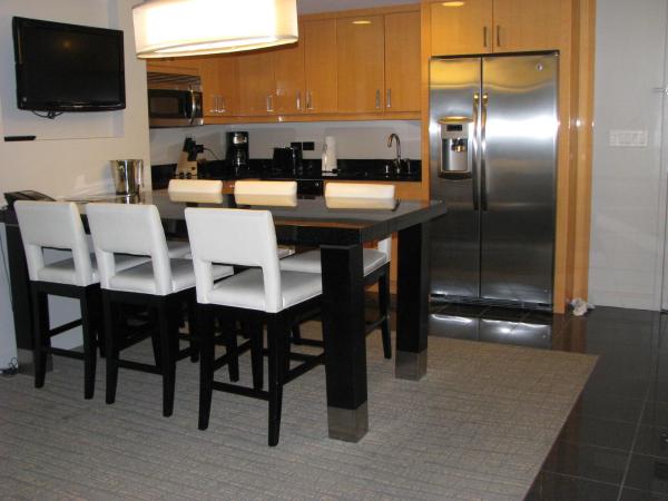 Suites at Elara Las Vegas Strip-No Resort Fees : photo 6 de la chambre suite 1 chambre avec cuisine