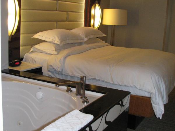 Suites at Elara Las Vegas Strip-No Resort Fees : photo 8 de la chambre suite 1 chambre avec cuisine