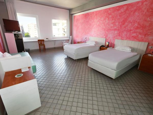 The Marmara Antalya : photo 4 de la chambre chambre double ou lits jumeaux - vue sur ville