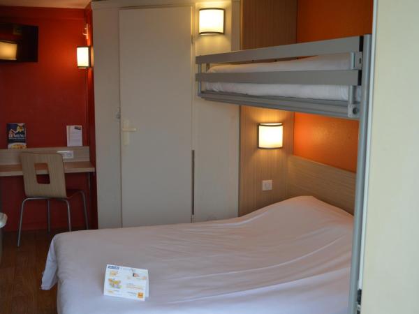 Premiere Classe Strasbourg Ouest : photo 2 de la chambre chambre triple (1 lit double et 1 lit simple)