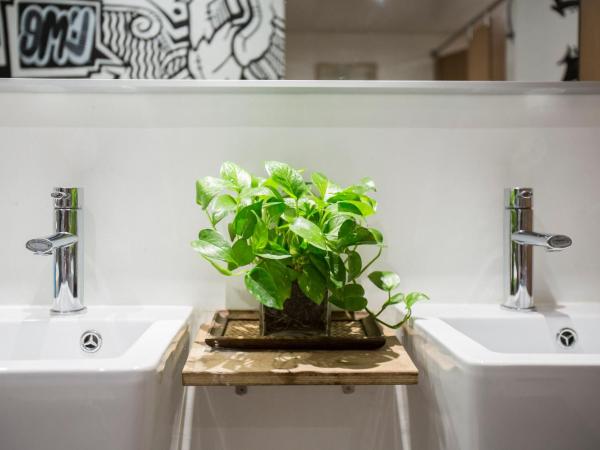 The Mahjong : photo 7 de la chambre lit simple en dortoir mixte (10 adultes)