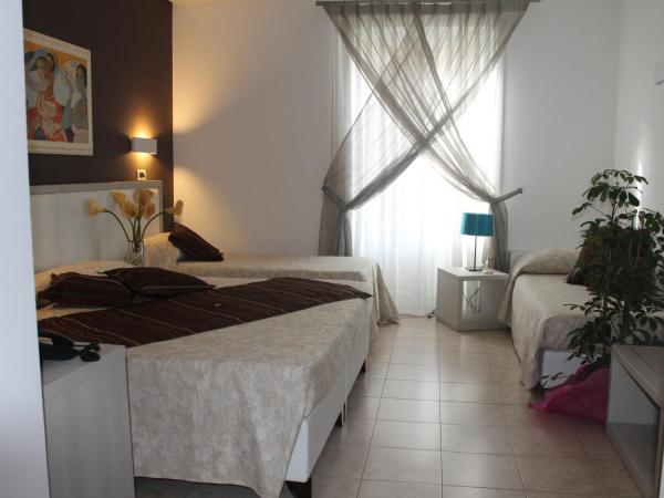 Artemisia Palace Hotel : photo 5 de la chambre chambre quadruple avec balcon 