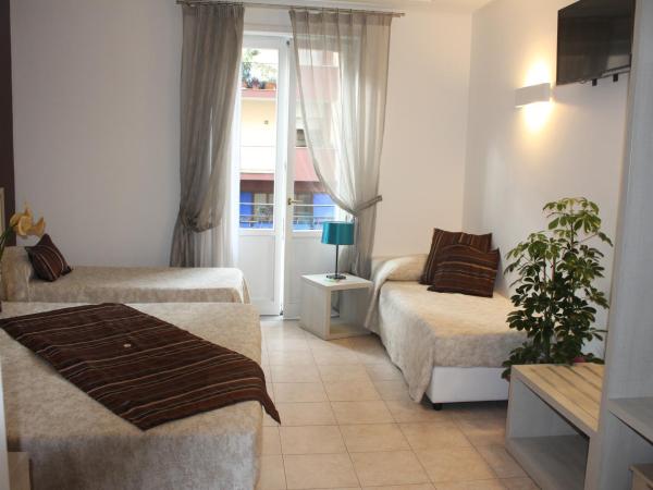 Artemisia Palace Hotel : photo 6 de la chambre chambre quadruple avec balcon 