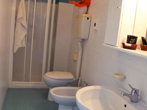 Hotel Rex : photo 3 de la chambre chambre double ou lits jumeaux - vue sur mer