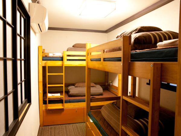 K's House Tokyo Oasis - Quality Hostel in Asakusa : photo 1 de la chambre lit simple dans dortoir mixte