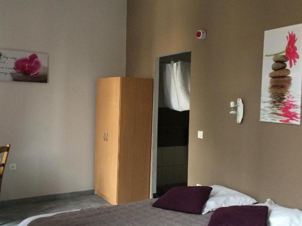 Au Royal Hotel : photo 3 de la chambre chambre double - accessible aux personnes à mobilité réduite