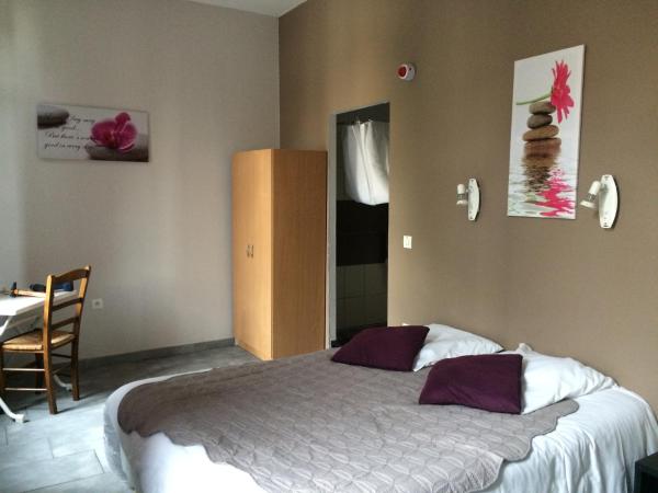 Au Royal Hotel : photo 4 de la chambre chambre double - accessible aux personnes à mobilité réduite