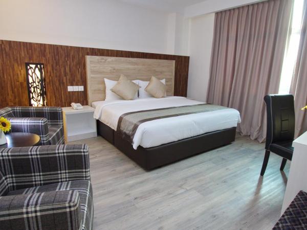 Molek Garden Hotel : photo 2 de la chambre suite junior