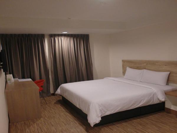 Molek Garden Hotel : photo 4 de la chambre chambre lit king-size standard