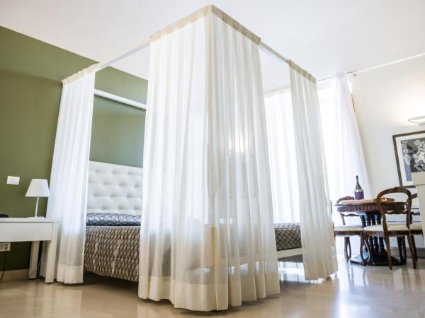 Albergo Del Sedile : photo 4 de la chambre suite lit queen-size avec baignoire spa