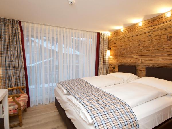 Hotel Bella Vista Zermatt : photo 2 de la chambre chambre double romantique avec balcon - vue sur cervin