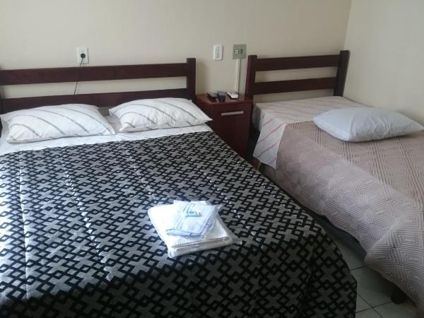 Hotel Turiassú : photo 2 de la chambre chambre lits jumeaux