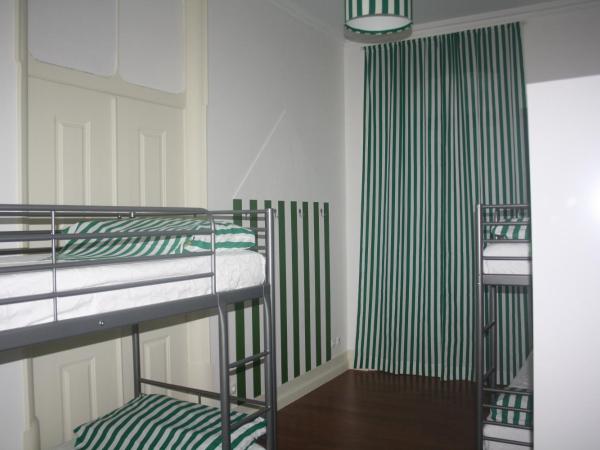 Hostel 402 : photo 8 de la chambre dortoir mixte