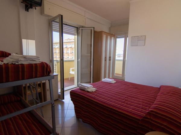 Hotel Beverly : photo 5 de la chambre chambre quadruple