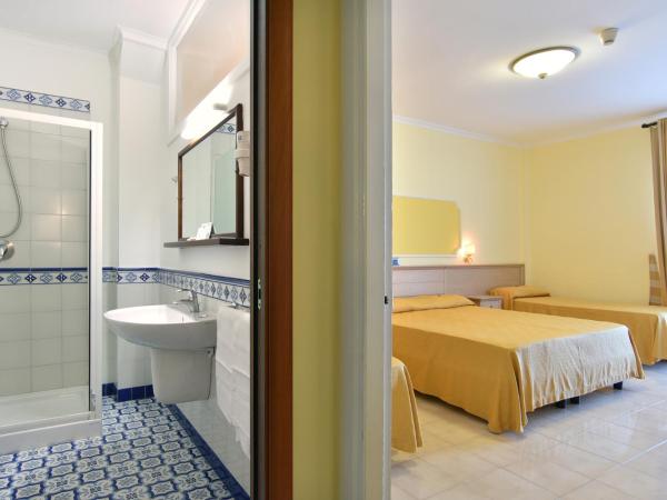 Hotel Il Nido Sorrento : photo 2 de la chambre chambre quadruple - vue sur mer