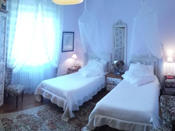 Teapot House : photo 4 de la chambre chambre double ou lits jumeaux avec salle de bains privative externe