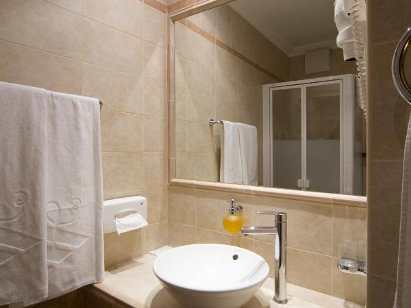 Budget Hotel Victoria : photo 6 de la chambre chambre double - vue sur rue ou cour